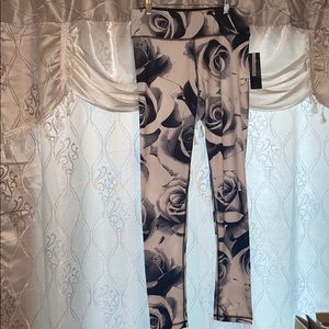 🌸NWT LOVE @ FIRST SIGHT rose workout leggings